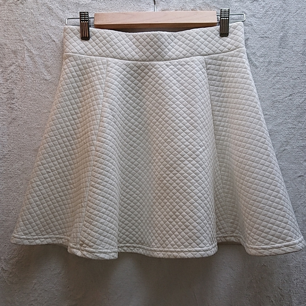 Divided by H&M NWT Quilted Exposed Zipper Skirt